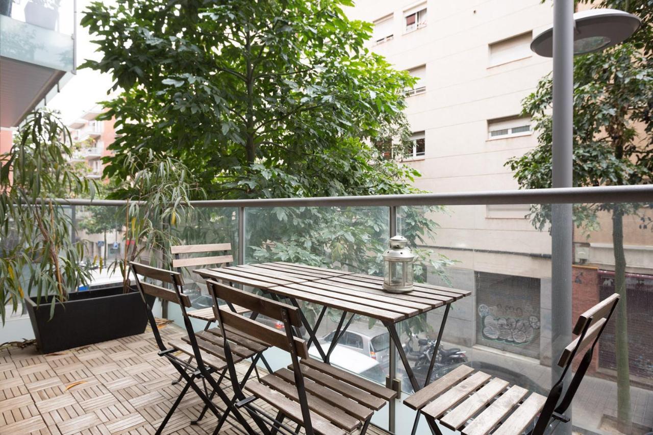 One-Bedroom Apartment Balcony,969886162:JPEG